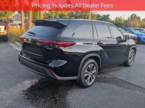 Midnight Black Metallic 2021 Toyota Highlander Hybrid XLE