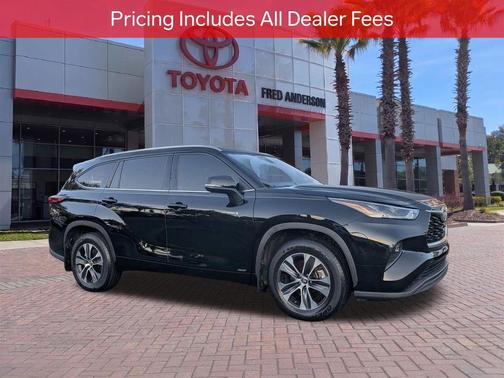 Midnight Black Metallic 2021 Toyota Highlander Hybrid XLE