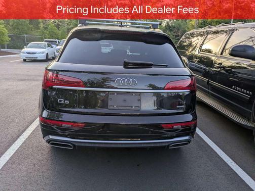 Mythos Black Metallic 2023 Audi Q5 45 S line Premium