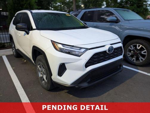 Ice Cap 2024 Toyota RAV4 Hybrid SE