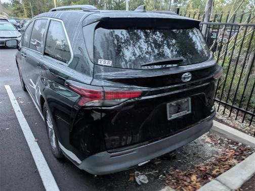 2022 Toyota Sienna LE