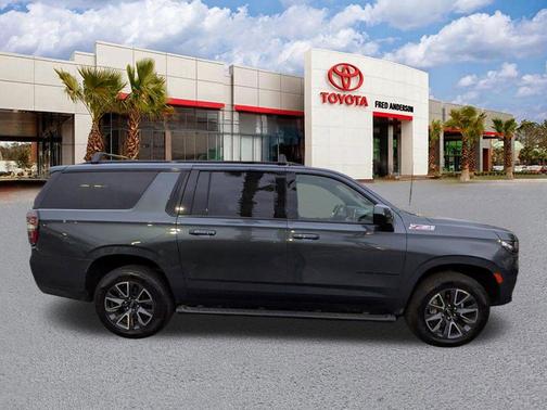 Shadow Gray Metallic 2021 Chevrolet Suburban 4WD Z71