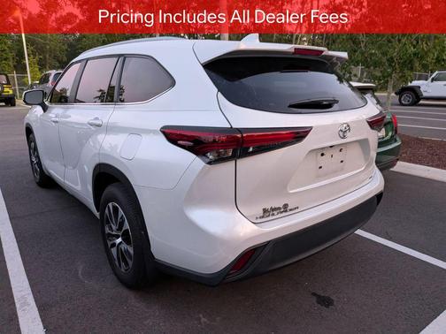 Wind Chill Pearl 2024 Toyota Highlander XLE