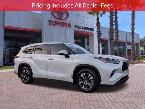 Wind Chill Pearl 2024 Toyota Highlander XLE