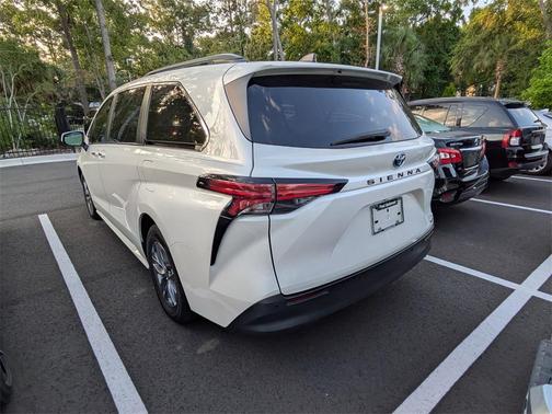 2021 Toyota Sienna XLE