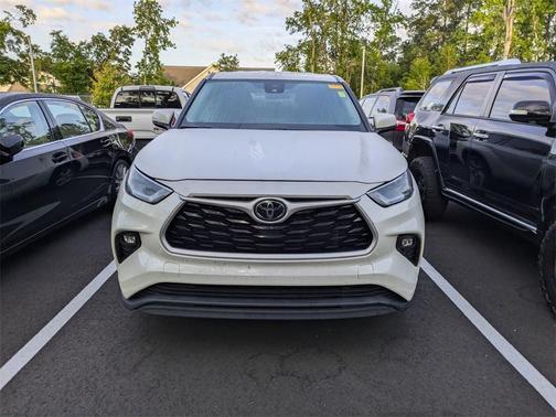2021 Toyota Highlander LE