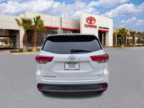 Blizzard Pearl 2018 Toyota Highlander LE Plus