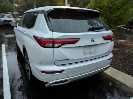 2022 Mitsubishi Outlander SE