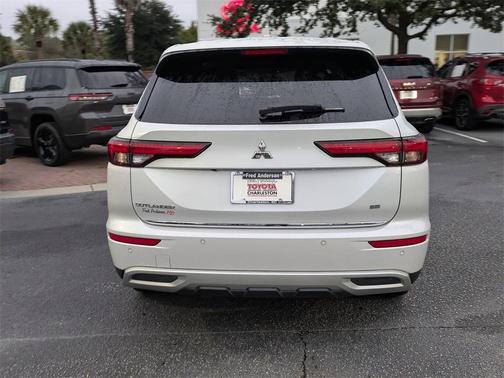 2022 Mitsubishi Outlander SE