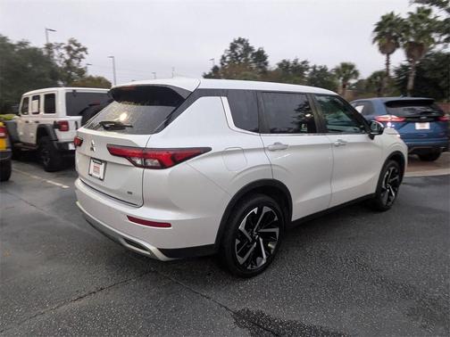 2022 Mitsubishi Outlander SE