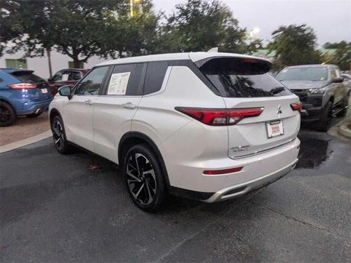 2022 Mitsubishi Outlander SE