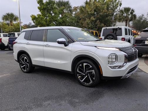 2022 Mitsubishi Outlander SE