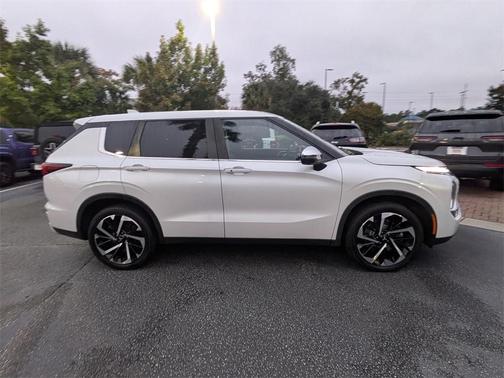 2022 Mitsubishi Outlander SE