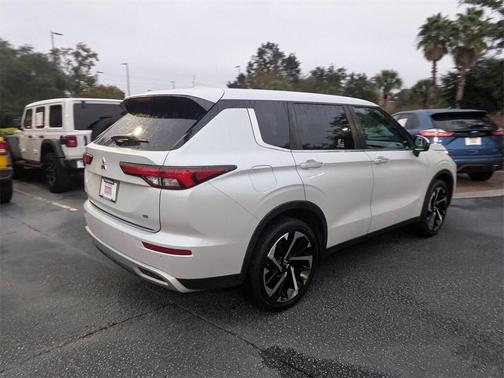 2022 Mitsubishi Outlander SE