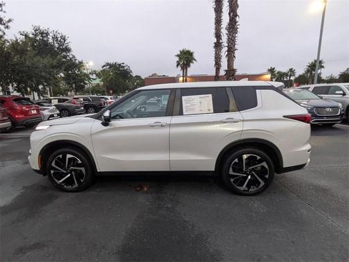 2022 Mitsubishi Outlander SE