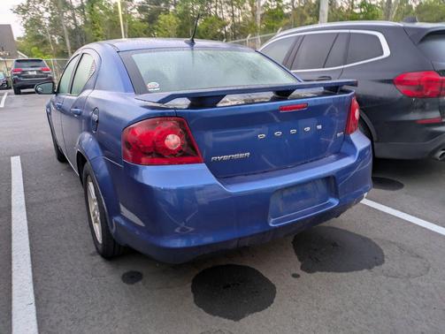 Blue Streak Pearlcoat 2012 Dodge Avenger SXT