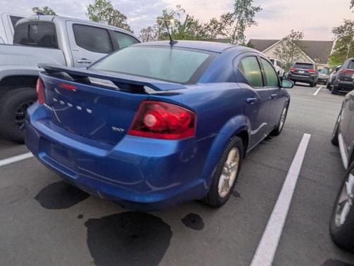 Blue Streak Pearlcoat 2012 Dodge Avenger SXT