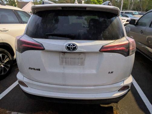 Super White 2018 Toyota RAV4 LE