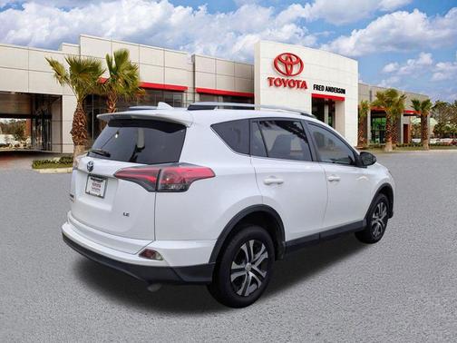 Super White 2018 Toyota RAV4 LE