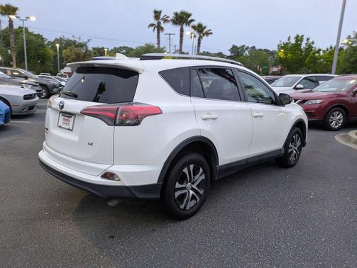Super White 2018 Toyota RAV4 LE