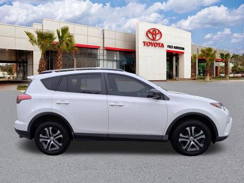 Super White 2018 Toyota RAV4 LE