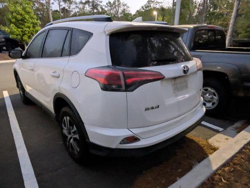 Super White 2018 Toyota RAV4 LE