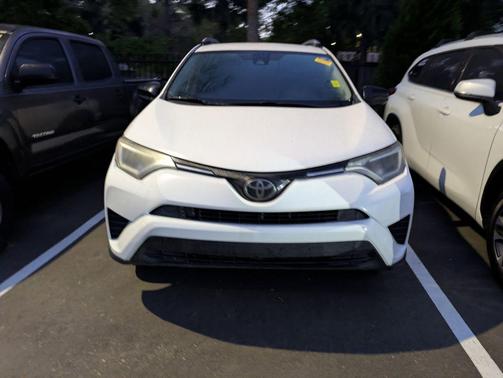 Super White 2018 Toyota RAV4 LE