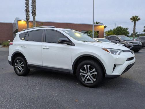Super White 2018 Toyota RAV4 LE