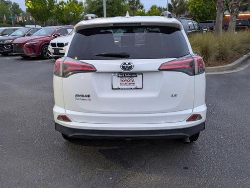 Super White 2018 Toyota RAV4 LE