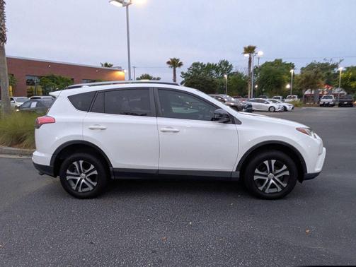 Super White 2018 Toyota RAV4 LE