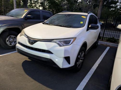 Super White 2018 Toyota RAV4 LE