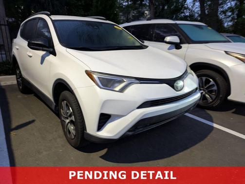 Super White 2018 Toyota RAV4 LE