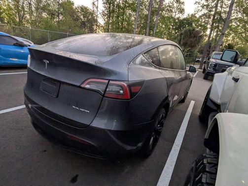 Silver Metallic 2022 Tesla Model Y Long Range Dual Motor All-Wheel Drive