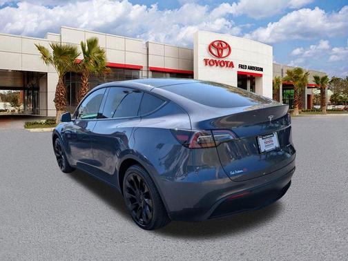 2022 Tesla Model Y Long Range Dual Motor All-Wheel Drive