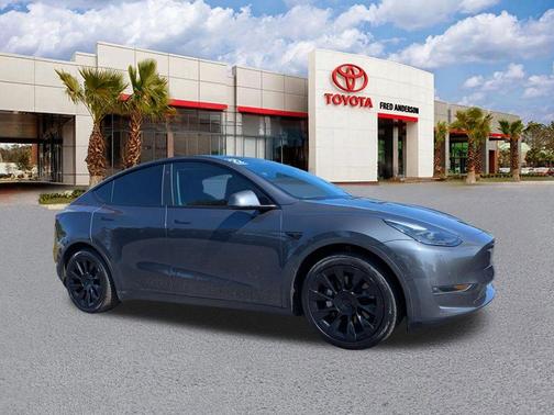 2022 Tesla Model Y Long Range Dual Motor All-Wheel Drive