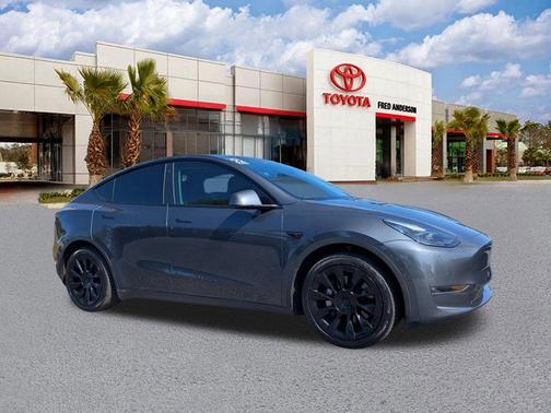 2022 Tesla Model Y Long Range Dual Motor All-Wheel Drive