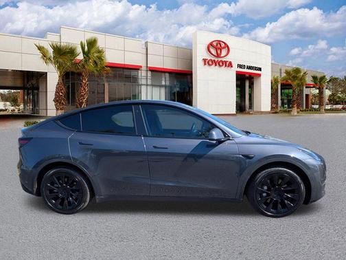 2022 Tesla Model Y Long Range Dual Motor All-Wheel Drive