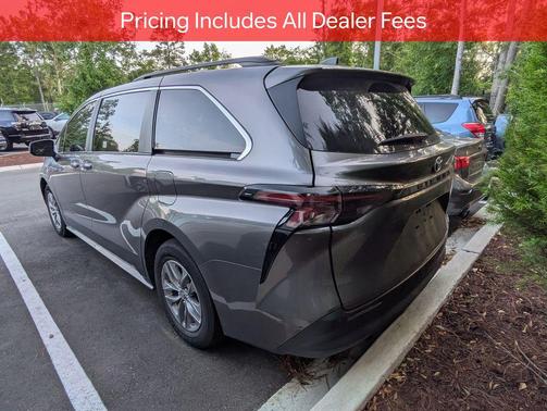 Predawn Gray Mica 2023 Toyota Sienna XLE