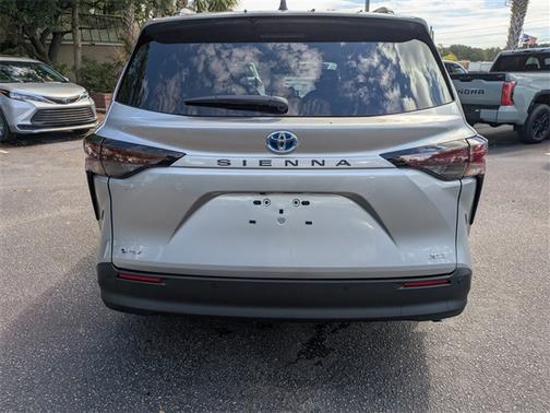 2025 Toyota Sienna XLE 8 Passenger