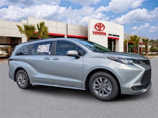 2025 Toyota Sienna XLE 8 Passenger