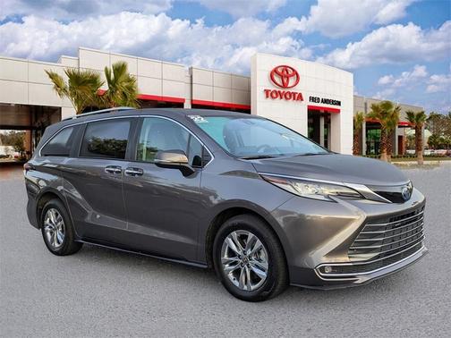 2022 Toyota Sienna Limited