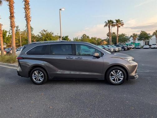 2022 Toyota Sienna Limited