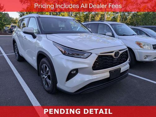 Wind Chill Pearl 2024 Toyota Highlander XLE