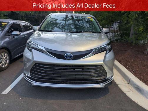 Celestial Silver Metallic 2024 Toyota Sienna XLE