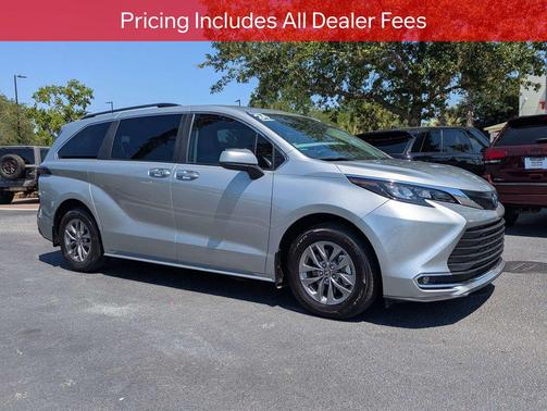 Celestial Silver Metallic 2024 Toyota Sienna XLE