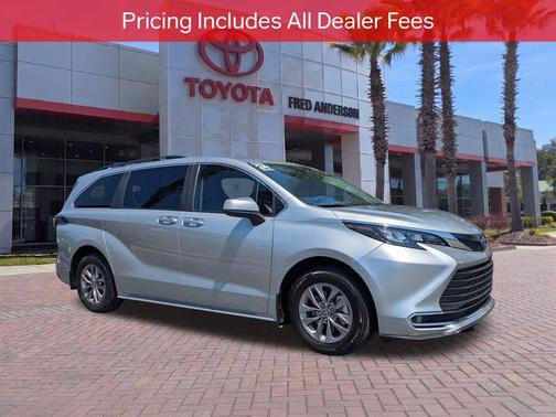 Celestial Silver Metallic 2024 Toyota Sienna XLE