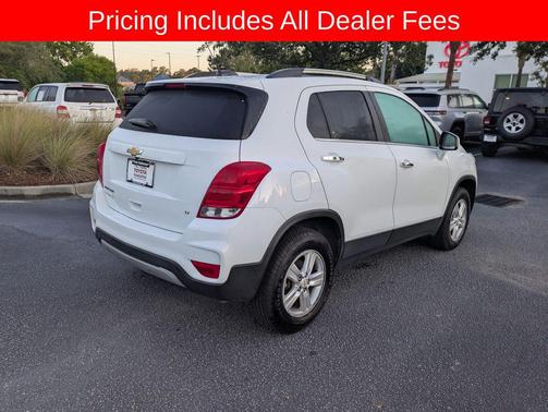 Summit White 2019 Chevrolet Trax LT