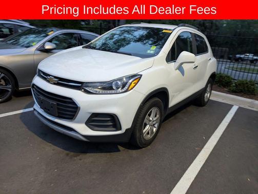 Summit White 2019 Chevrolet Trax LT
