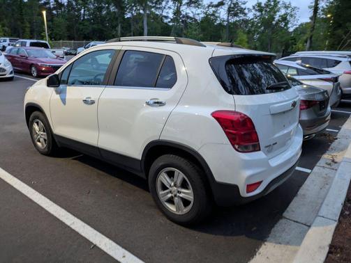 Summit White 2019 Chevrolet Trax LT