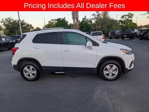 Summit White 2019 Chevrolet Trax LT